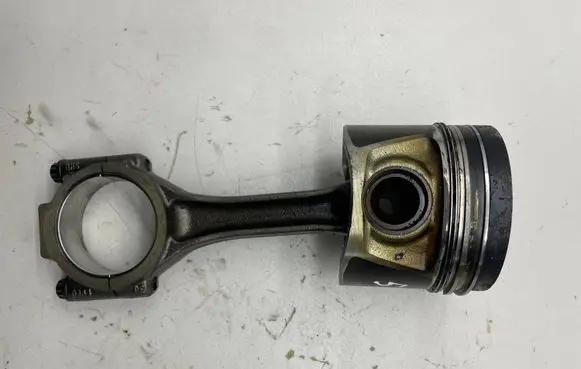 Volkswagen Touran I Piston with connecting rod