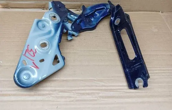 Porsche Macan (95B) Engine bonnet/hood hinges 95C823301