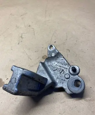 Volvo V40 Engine mounting bracket 31293542