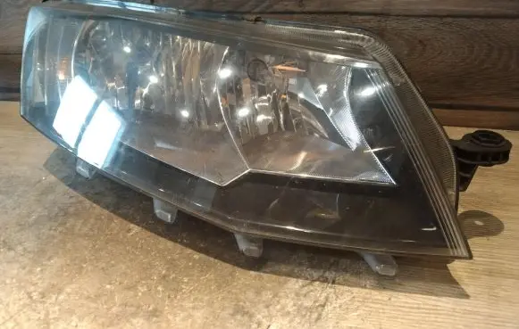 Skoda Octavia Mk3 (5E) Headlight/headlamp 030127260200 5E2941016