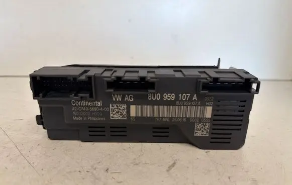Audi Q3 8U Tailgate/trunk control unit/module 8U0959107A
