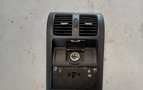 Volkswagen PASSAT B6 Rear air vent grill 3C0864298BB