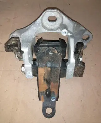 Mazda CX-3 Engine mount bracket 4M103