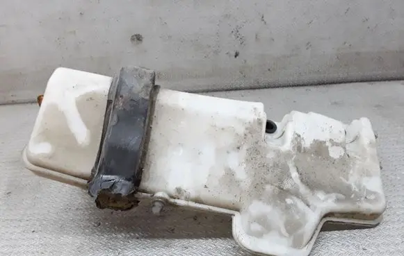 Hyundai Terracan Windshield washer fluid reservoir/tank 98610H1001