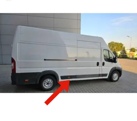 Rear fender molding trim
