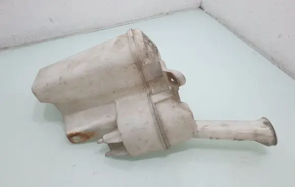 Peugeot 107 Windshield washer fluid reservoir/tank