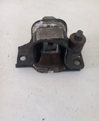 Nissan Qashqai Engine mount bracket