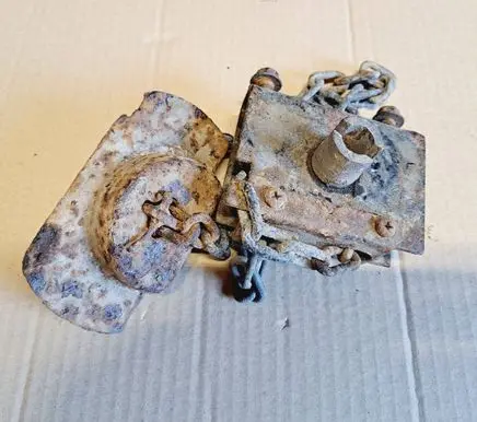 Nissan Navara D40 Spare wheel section trim 