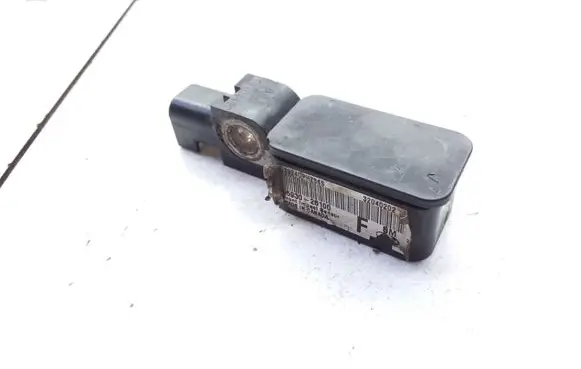 Hyundai Santa Fe Airbag deployment crash/impact sensor 32040202 9593026100