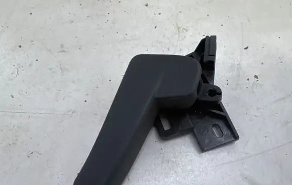 Volkswagen Jetta VI Engine bonnet (hood) release handle 6R1823633