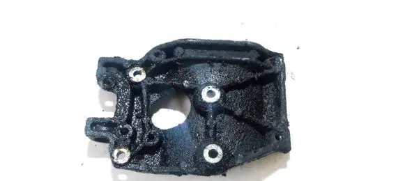 Opel Zafira B Engine mounting bracket