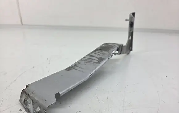 Audi A5 8T 8F Fender mounting bracket 8T0821136A