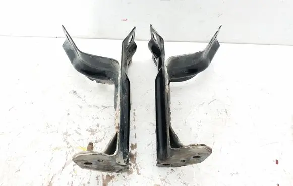 Volvo XC70 Radiator mount bracket