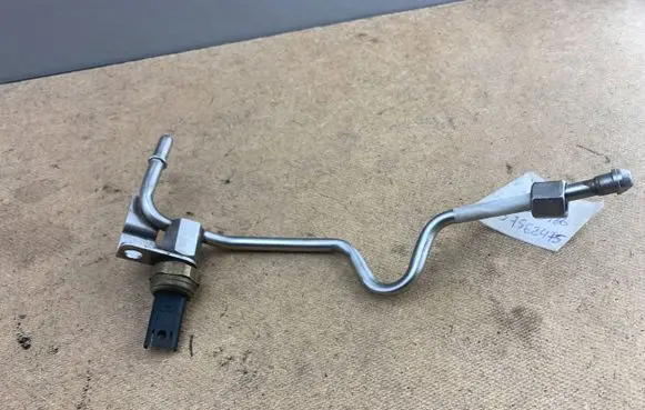 BMW 3 E90 E91 Fuel injector supply line/pipe 4561986 13534561986 13537562475