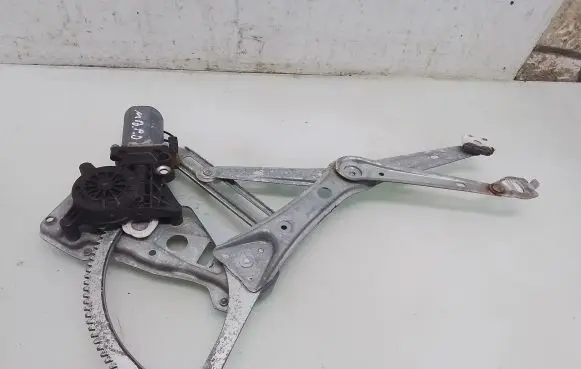 Mercedes-Benz E W210 Front door window regulator with motor 0130821671