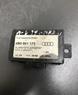 Audi A4 S4 B5 8D Alarm control unit/module 4B0951173