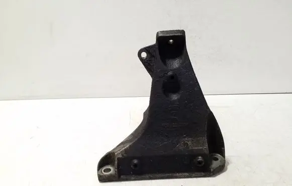 Engine mounting bracket