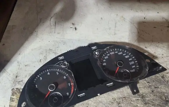 Speedometer (instrument cluster)