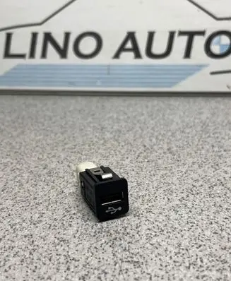 BMW X3 F25 USB socket connector 9237656