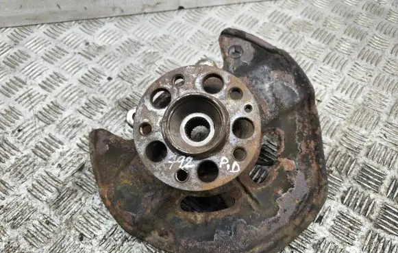 Mercedes-Benz B W245 Front wheel hub
