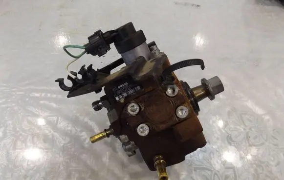 Citroen C3 Picasso Fuel injection high pressure pump 0445010102