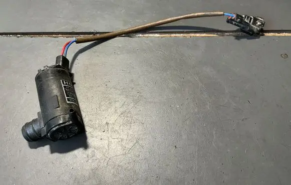Hyundai Terracan Windscreen/windshield washer pump 98520H1000