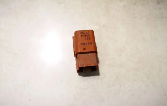 Nissan Almera Tino Other relay 2523079964