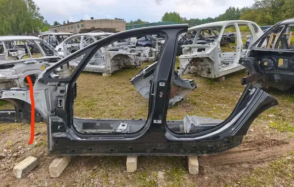 BMW 2 F45 Side car body part 