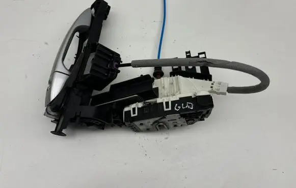 Mercedes-Benz GLA W156 Front door lock A1667200635 761