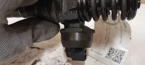 Audi A3 S3 8P Fuel injector 038130073BQ