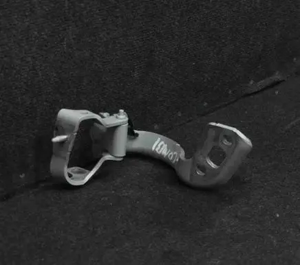Tailgate/trunk/boot hinge