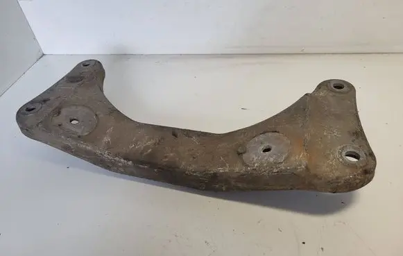 BMW 5 E39 Gearbox mounting bracket 1096106