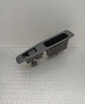 Nissan Qashqai Electric window control switch 82950JD000