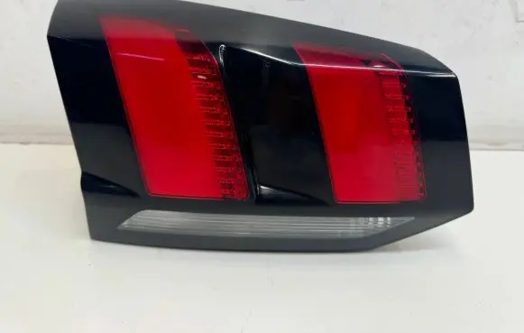 Peugeot 5008 II Tailgate rear/tail lights 9811027880