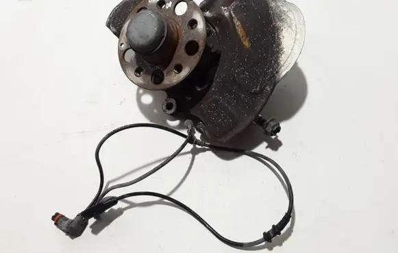 Mercedes-Benz CLS C218 X218 Front wheel hub A2183321001