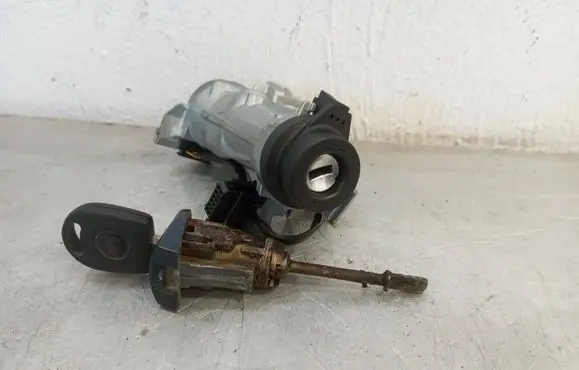 Seat Toledo III (5P) Ignition lock 1K0905851B