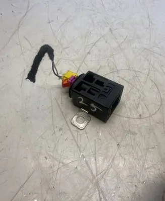 Audi A8 S8 D4 4H Battery relay fuse 4F0915519