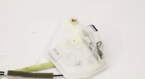 Mazda 2 Rear door lock