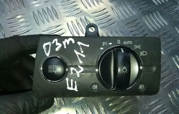 Mercedes-Benz E W211 Light switch 2115450404 04056050