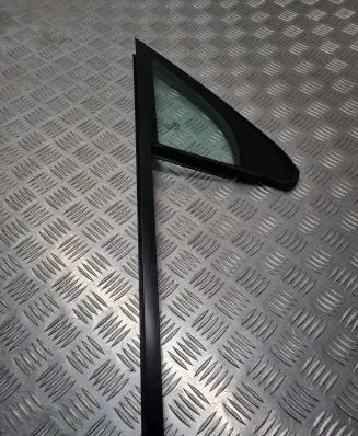Audi Q7 4M Front door vent window glass four-door 4M0845114