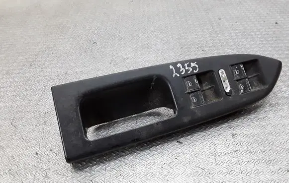 Volkswagen Touran I Electric window control switch