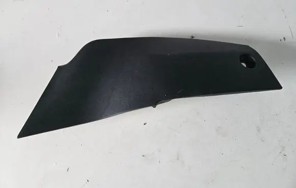 Nissan Leaf II (ZE1) Other interior part 689215SJ0B
