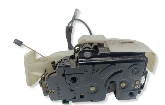 Volkswagen PASSAT B5.5 Front door lock 3B0837085E