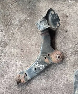 Volvo XC60 Front lower control arm/wishbone 8G9N3A052A