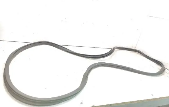 Suzuki Swift III Front door rubber seal