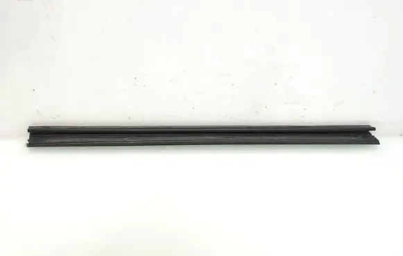 Renault Captur II Rubber seal front door window/glass 803318877R
