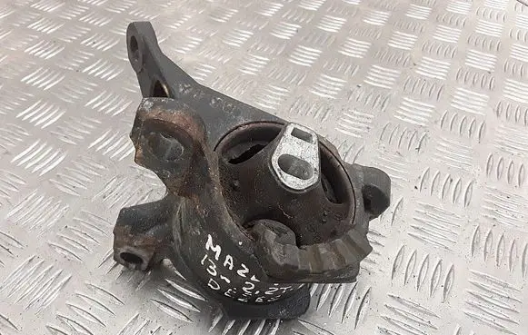 Mazda 6 Engine mount bracket