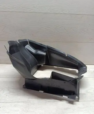 Volkswagen Touareg II Intercooler air channel guide 7P6117336