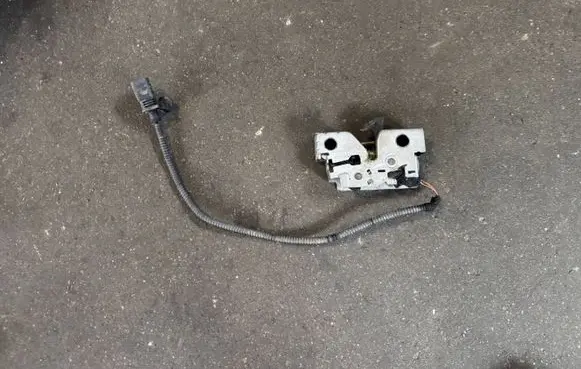 Volkswagen Golf Sportsvan Engine bonnet/hood lock/catch 5G1823509D