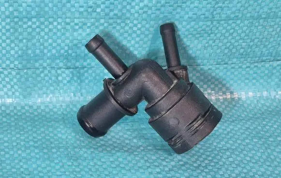 Coolant pipe/hose